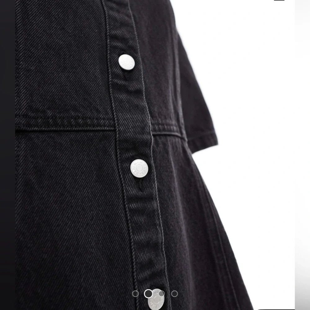 MONKI denim mini shirt dress in washed black • SIZE 4 • BRAND NEW WITH TAGS - Picture 3 of 4